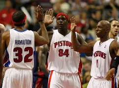 包含底特律活塞训练开放日；今夜门线救险引欢呼；荷甲在即；身体对抗强度拉满的词条