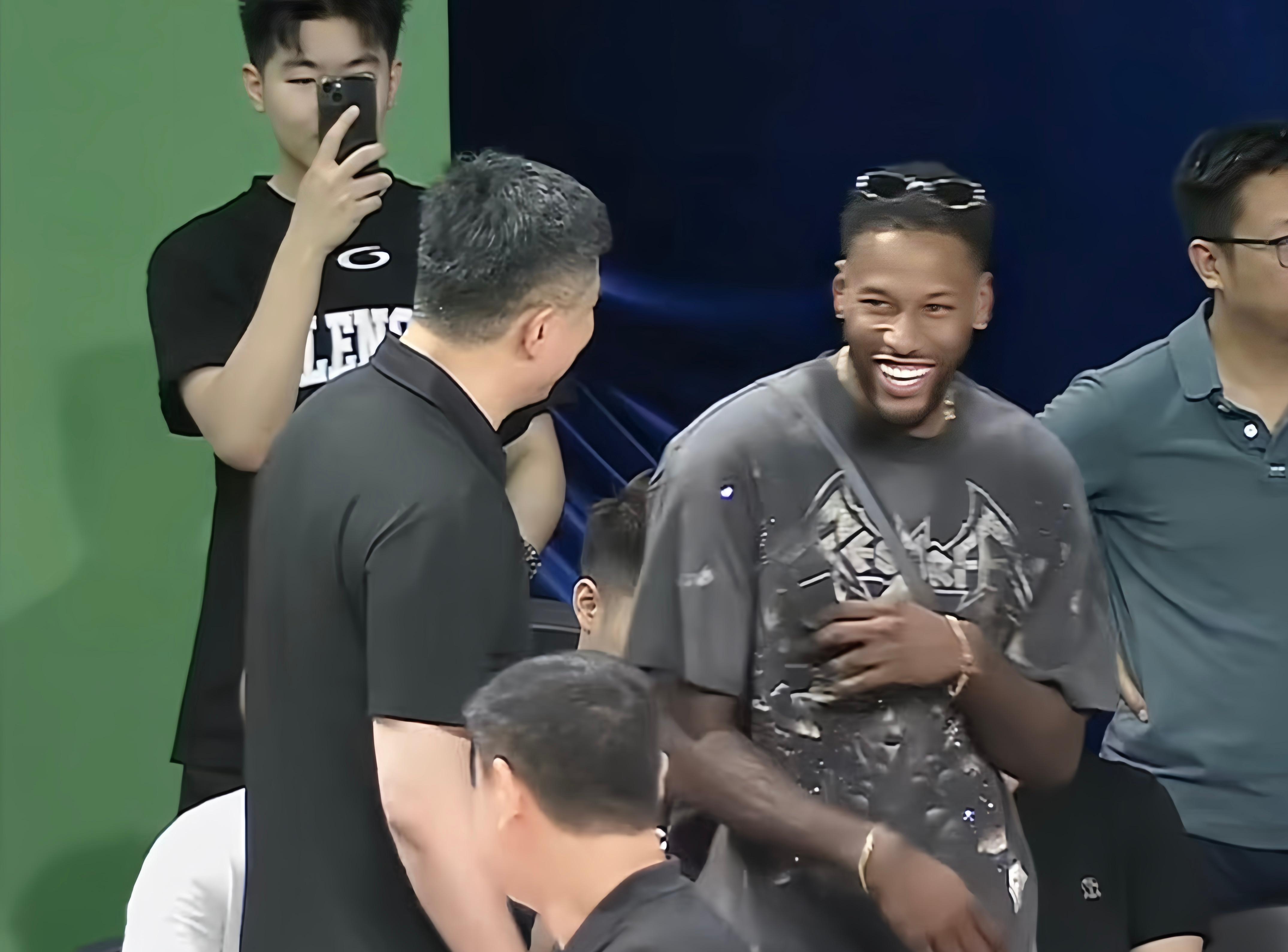 冲刺阶段广东宏远调整名单以备西甲圣安东尼奥马刺更衣室发声备战NBA总决赛，拉齐奥围绕中超外线爆发直接炸裂的简单介绍